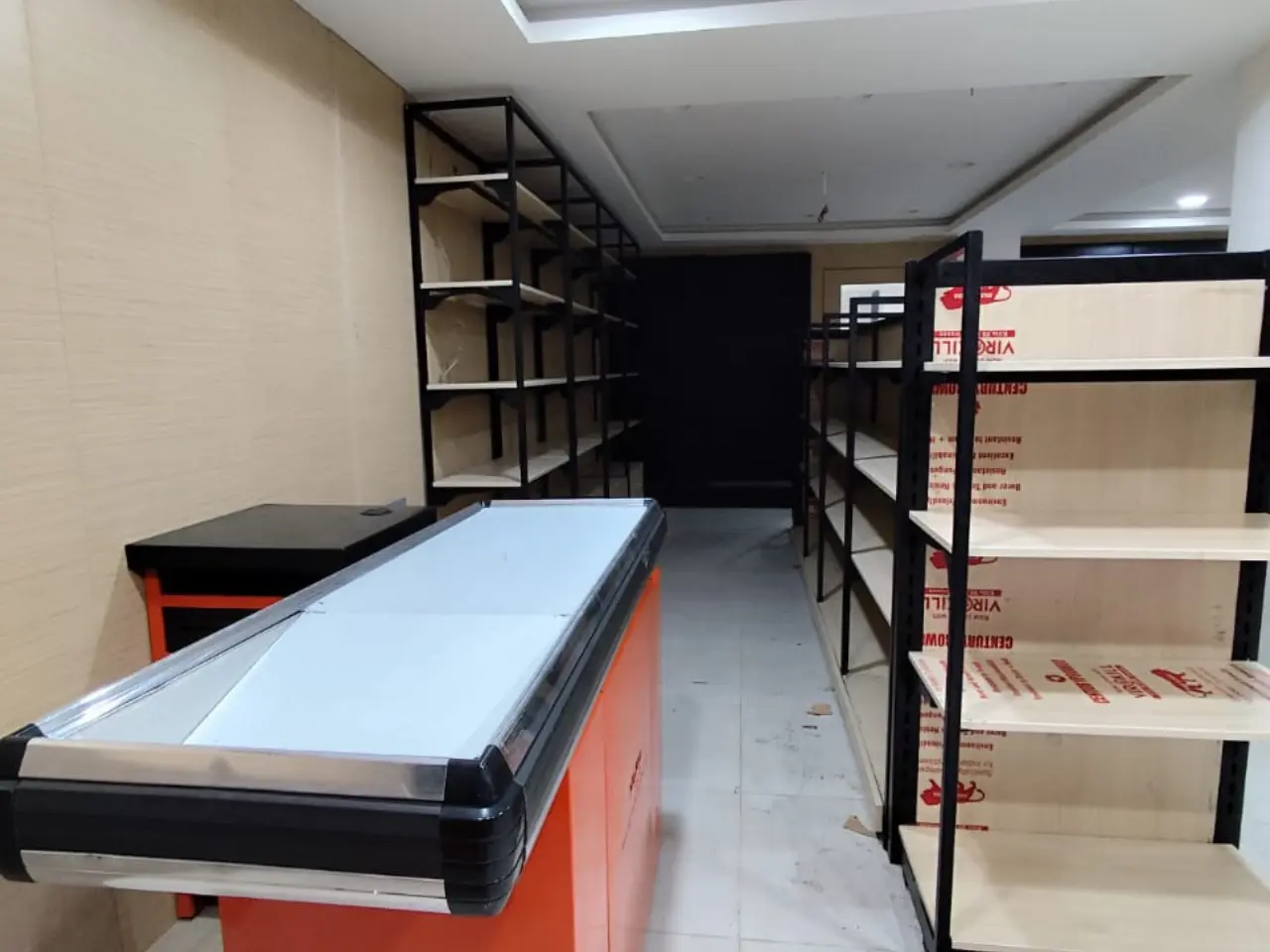 632569098_Display Counter installation Kanpur.webp